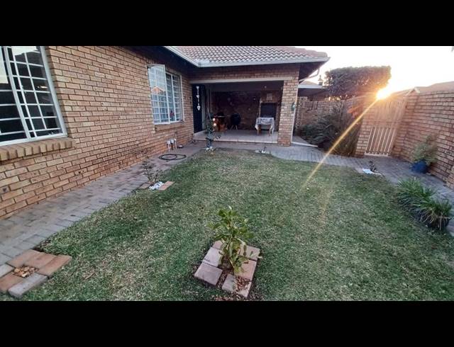 3 BEDROOM TOWNHOUSE FOR SALE IN ANNLIN